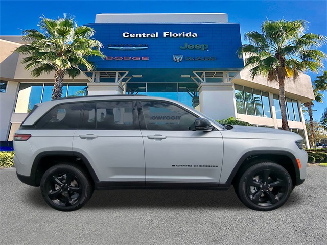 2025 Jeep Grand Cherokee Limited photo 3