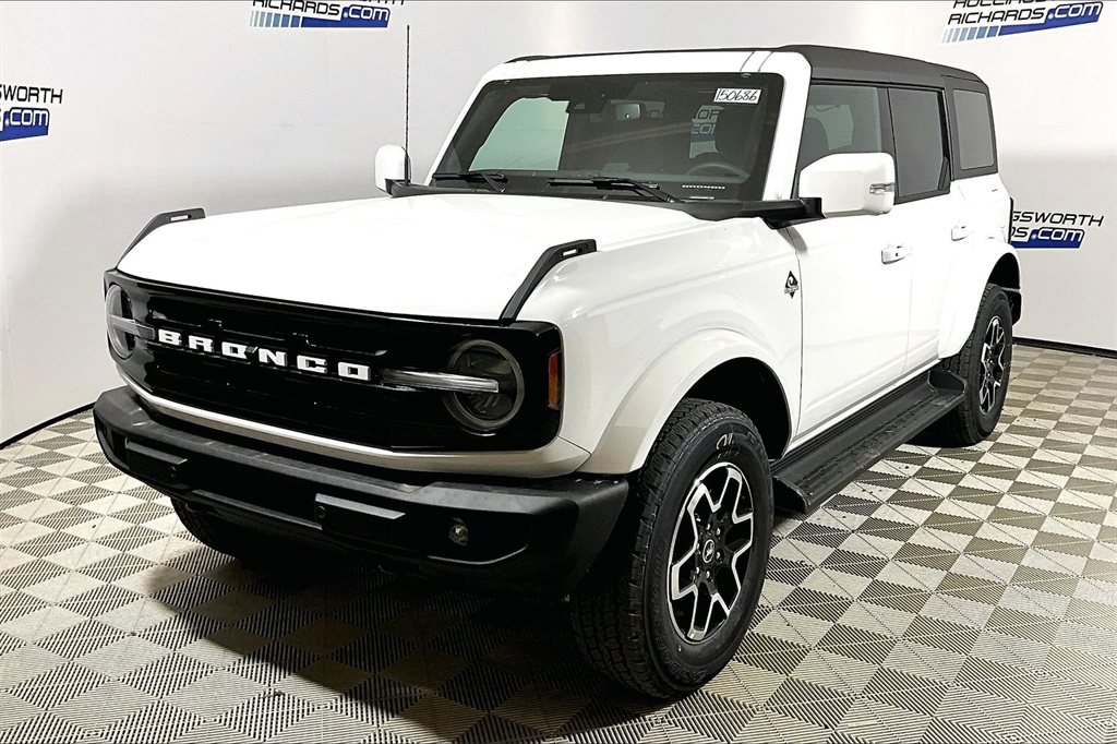 2025 Ford Bronco 4-Door Outer Banks's photo