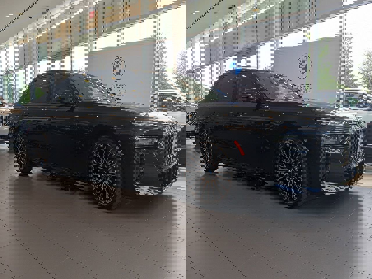 2025 Bmw 760i xDrive photo 2