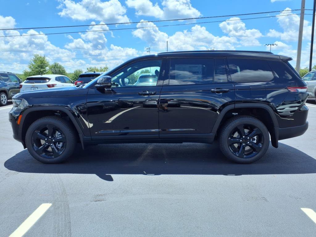 2025 Jeep Grand Cherokee Limited photo 2