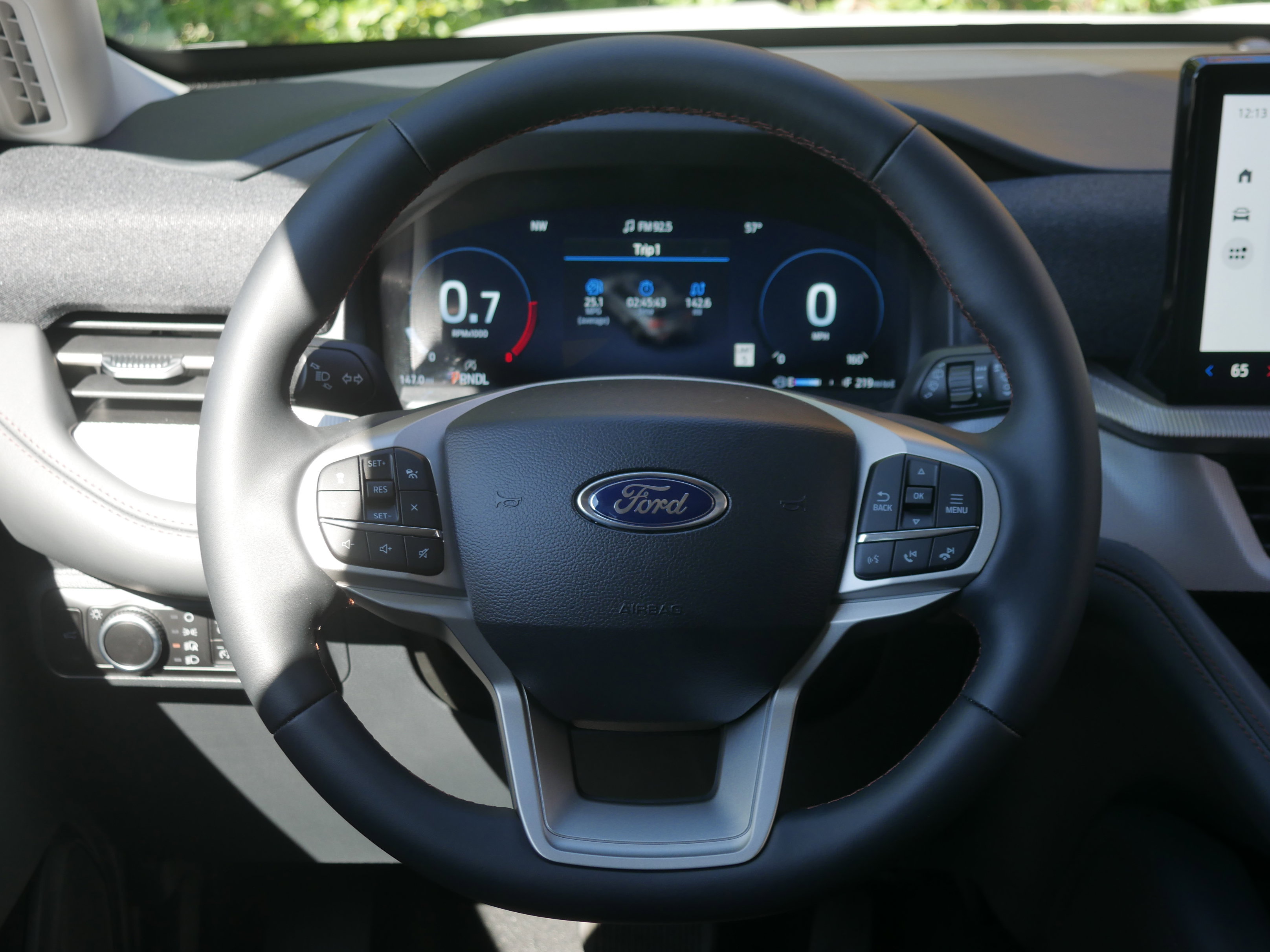2025 Ford Explorer photo 3