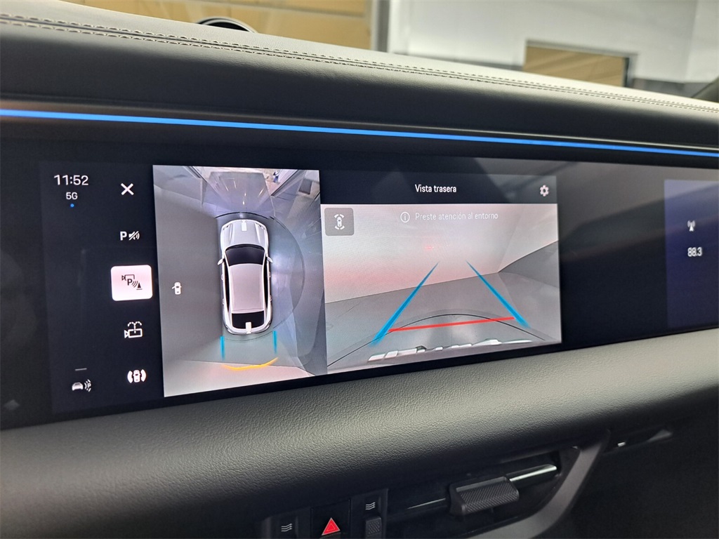 2024 Porsche Macan Electric Turbo photo 24