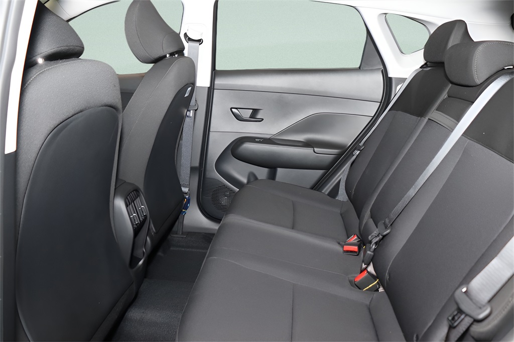 2025 Hyundai Kona SEL photo 17