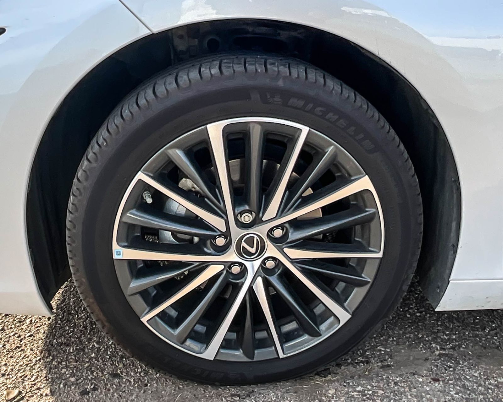 2023 Lexus ES 350 photo 21