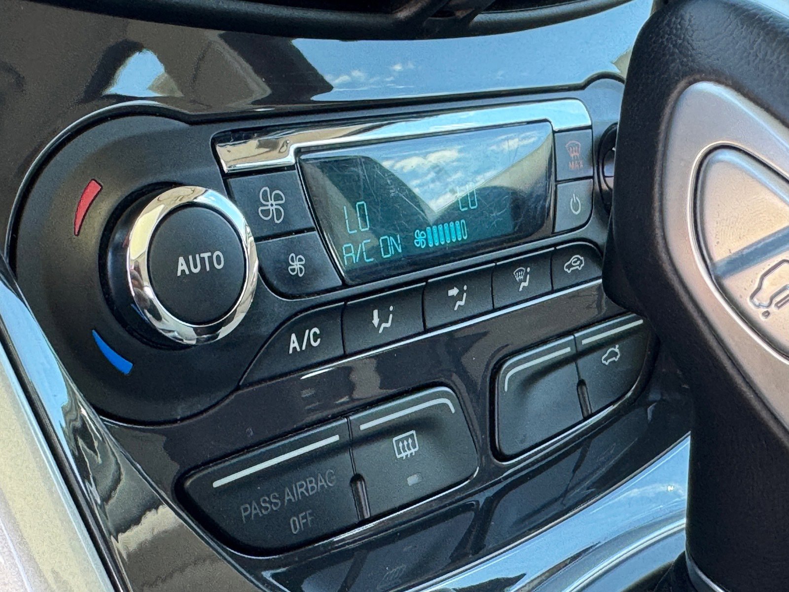 2015 Ford C-Max Hybrid SEL photo 24