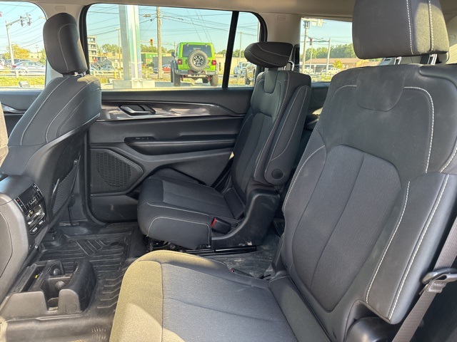 2023 Jeep Grand Cherokee Laredo photo 15