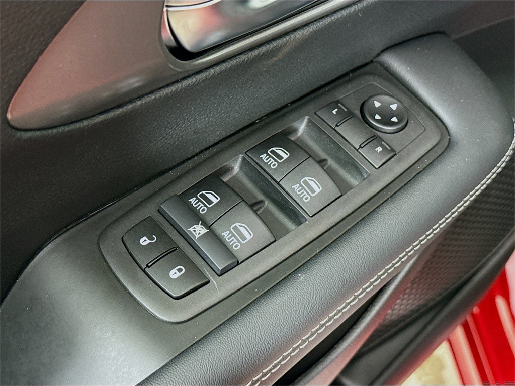 2025 Chrysler Pacifica photo 18