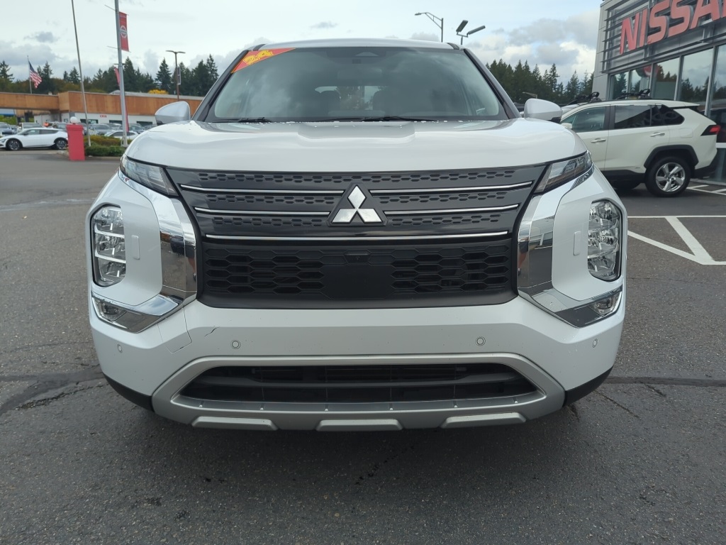 2024 Mitsubishi Outlander SE Black Edition photo 3