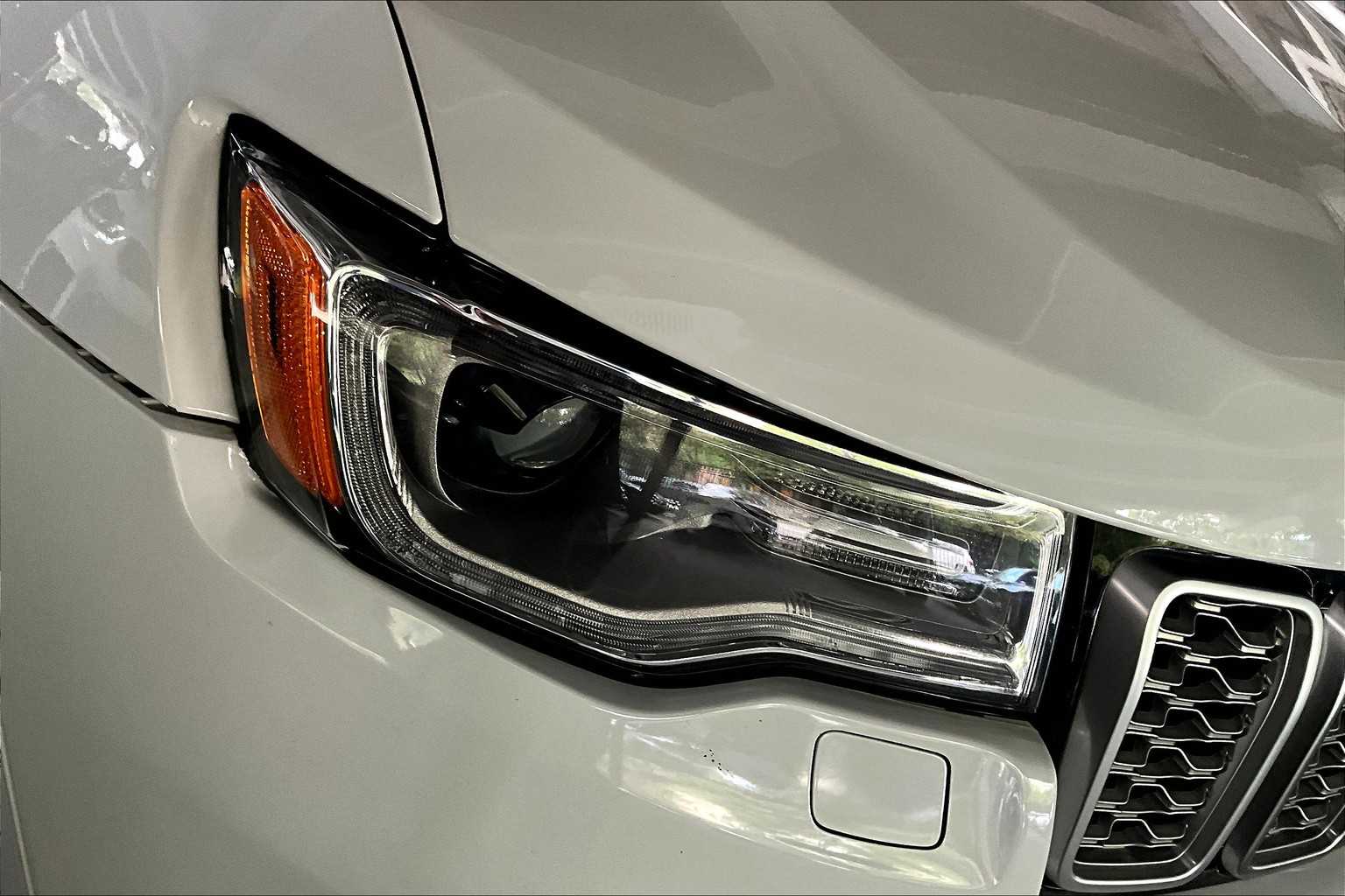 2017 Jeep Grand Cherokee Summit photo 25