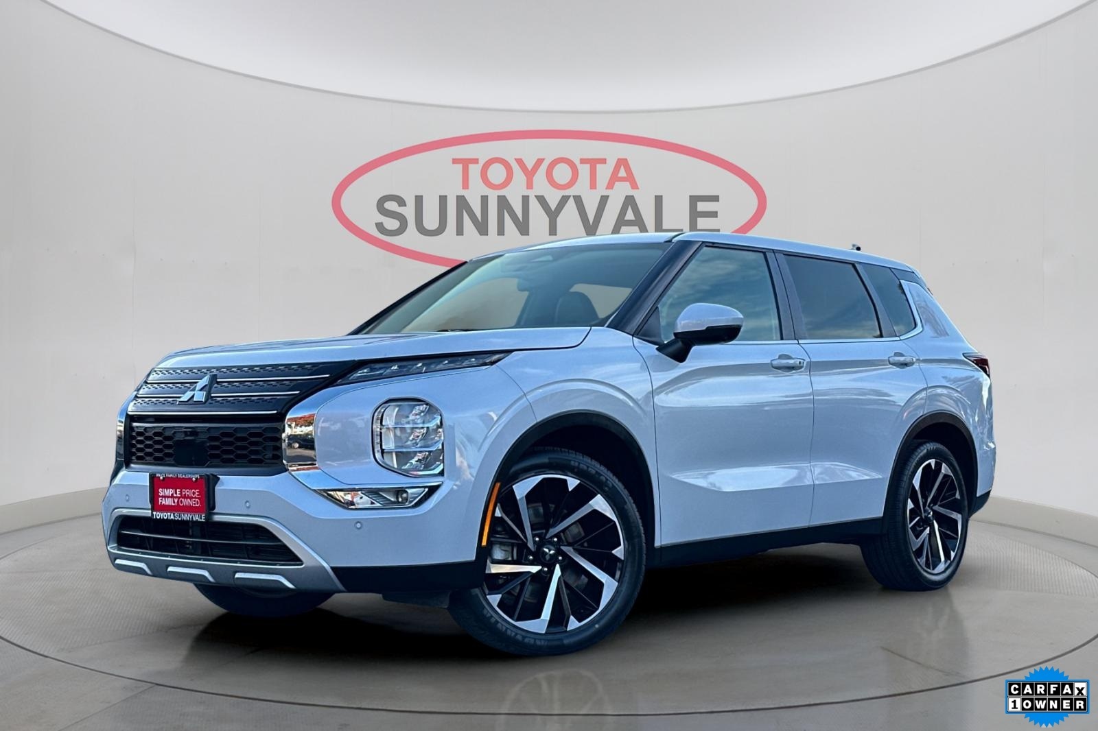 2024 Mitsubishi Outlander SE's photo