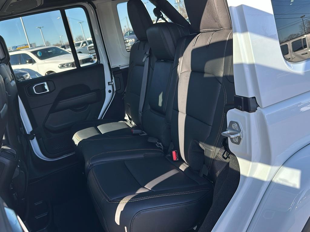 2025 Jeep Wrangler Sahara photo 18