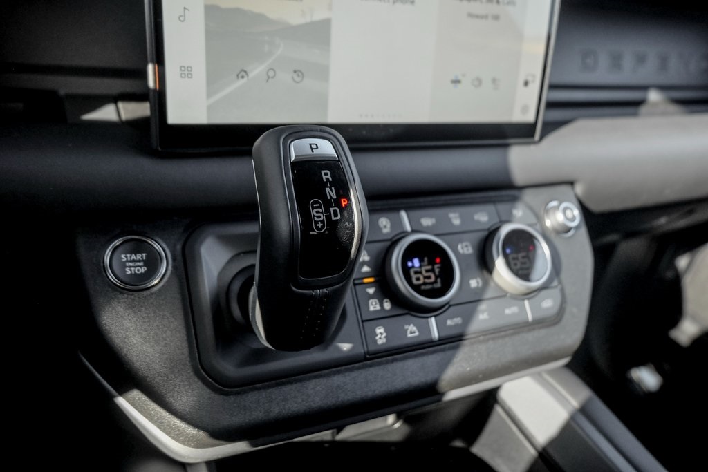 2025 Land Rover Defender 110 S photo 14