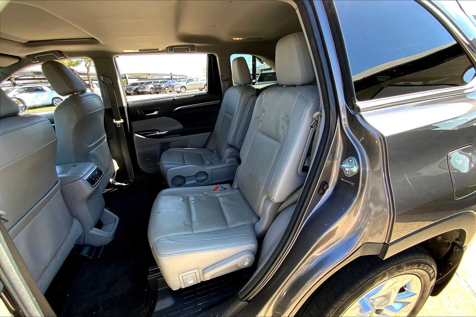 2014 Toyota Highlander Limited photo 17