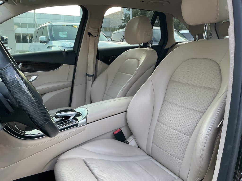 2016 Mercedes Benz GLC 300 4MATIC photo 18
