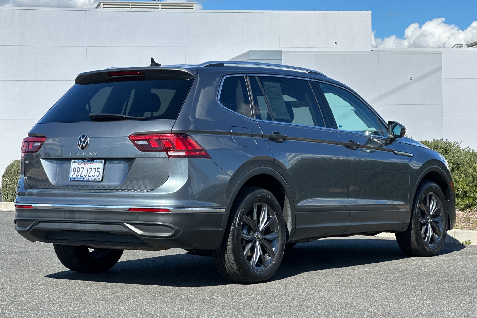 2022 Volkswagen Tiguan SE photo 3