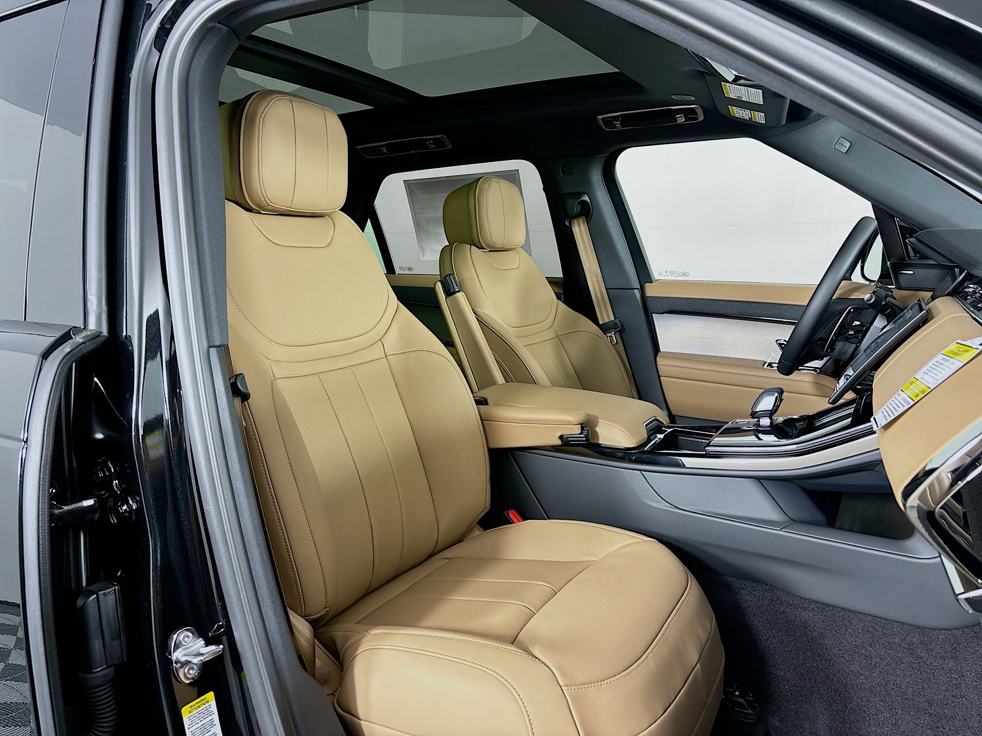 2025 Land Rover Range Rover Sport SE photo 24