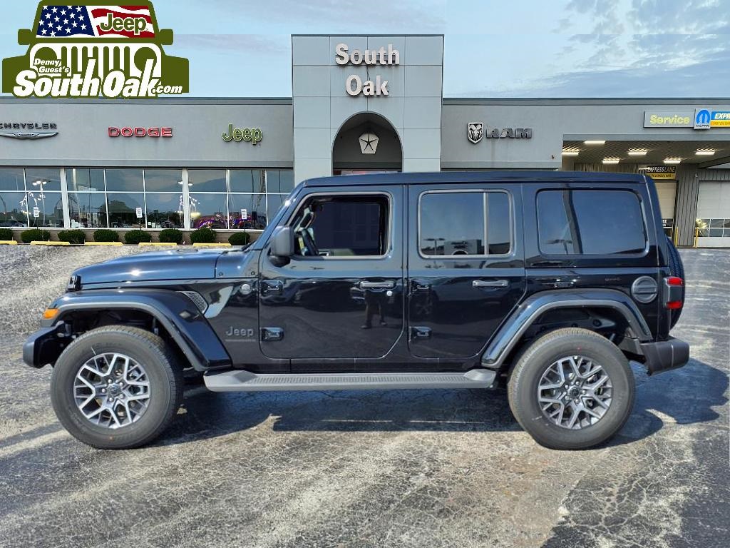 2025 Jeep Wrangler Sahara photo 4