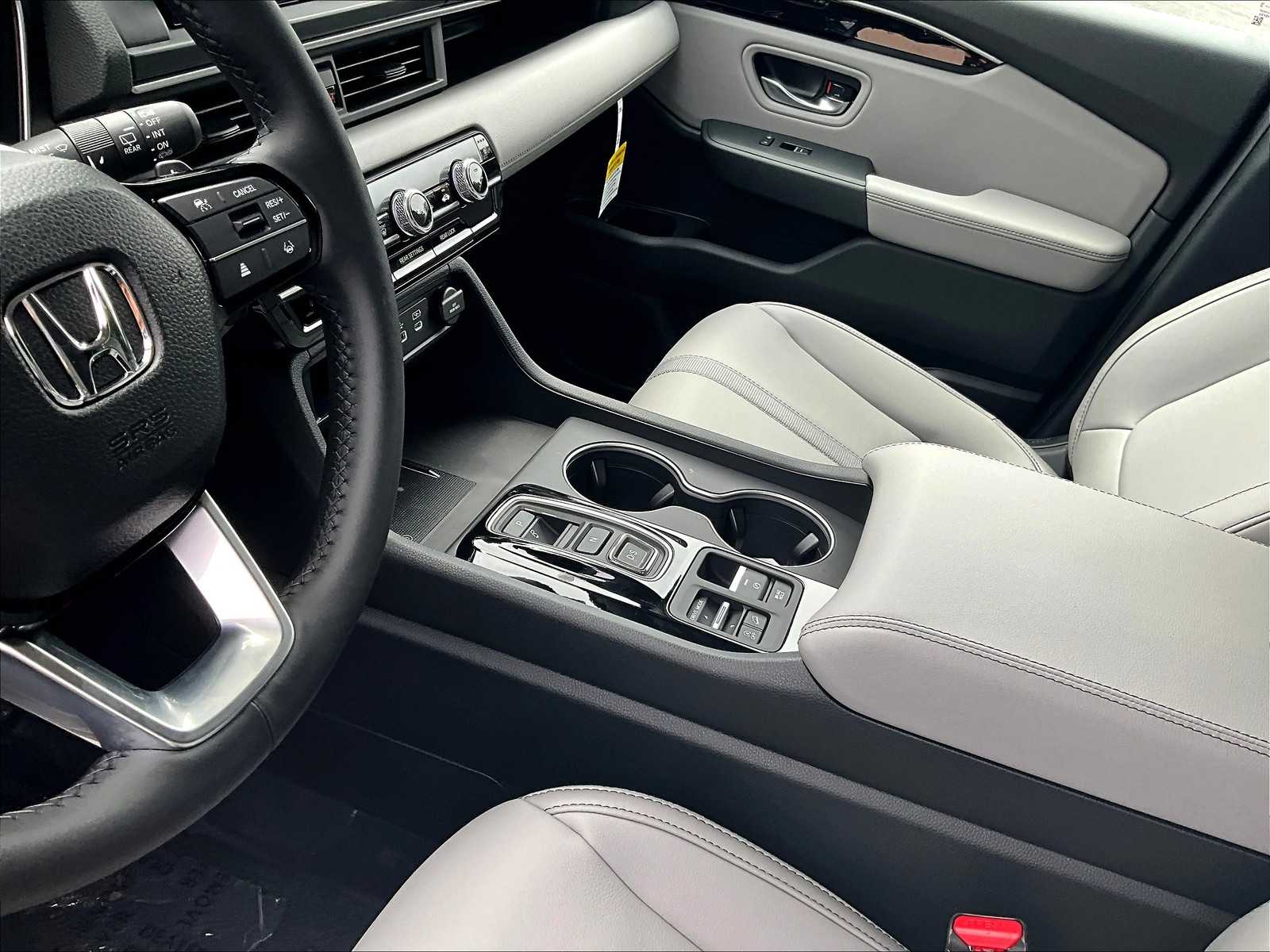 2025 Honda Pilot Touring photo 13