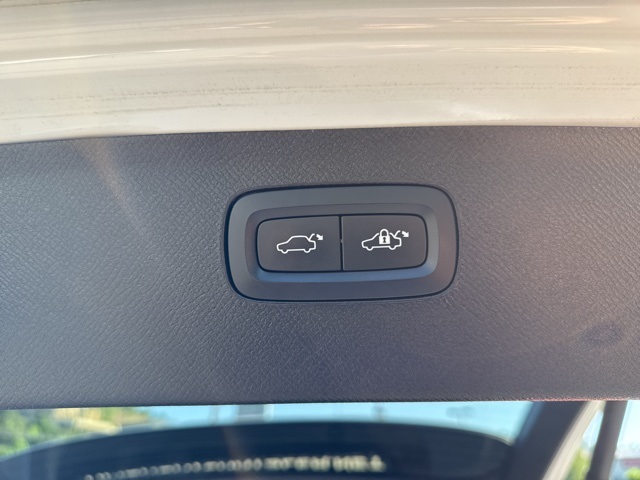 2022 Volvo XC90 T5 Momentum photo 21