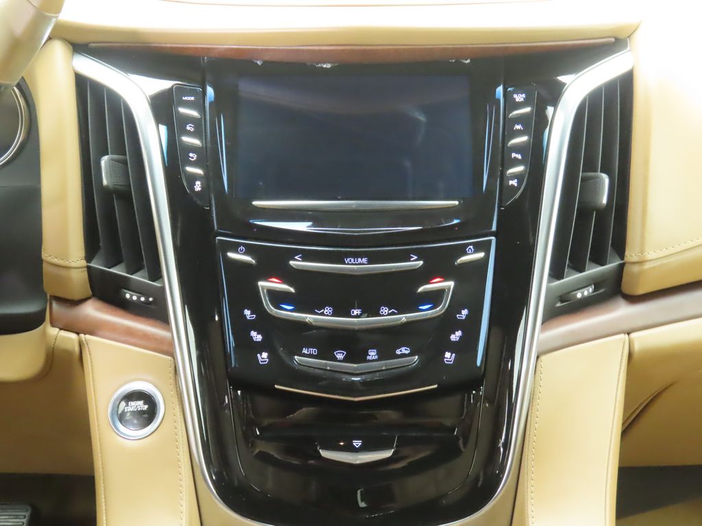 2017 Cadillac Escalade Platinum photo 14