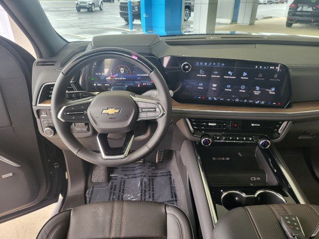 2025 Chevrolet Suburban High Country photo 3