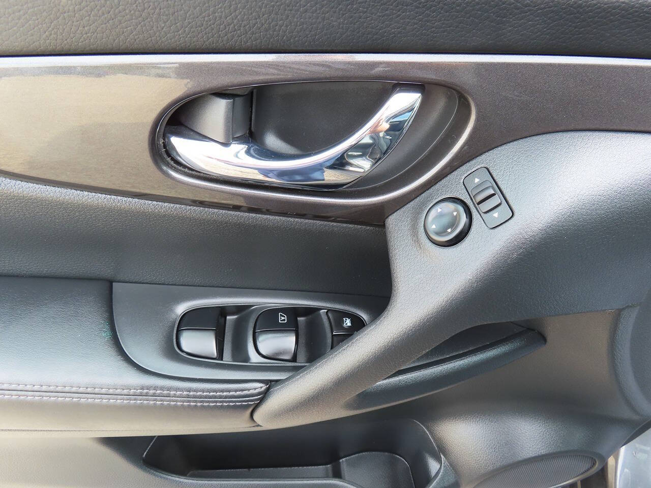 2020 Nissan Rogue SV photo 12