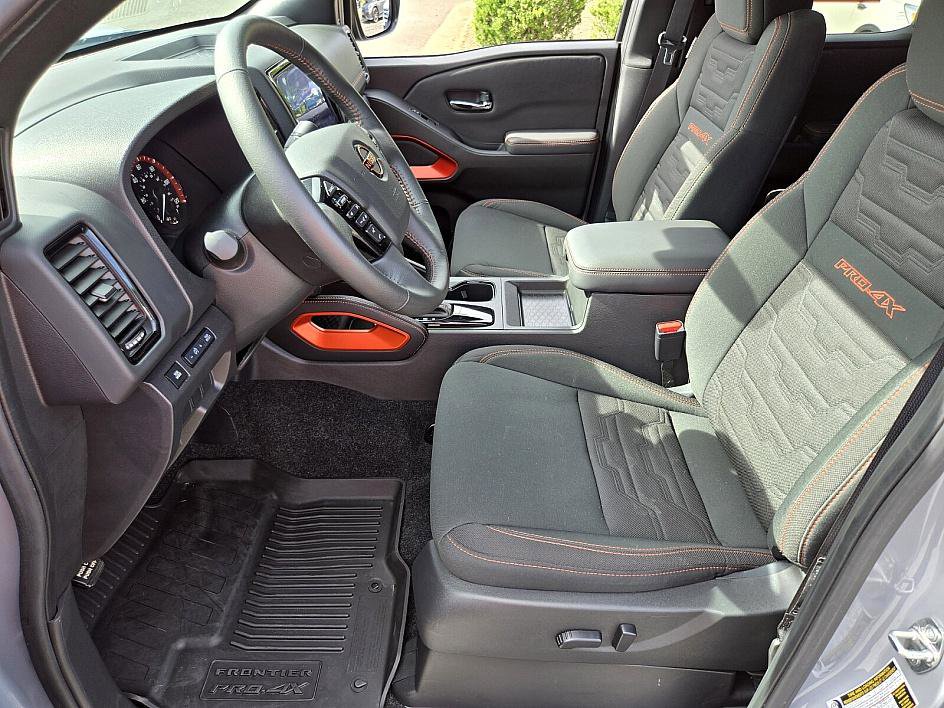 2024 Nissan Frontier PRO-4X photo 9