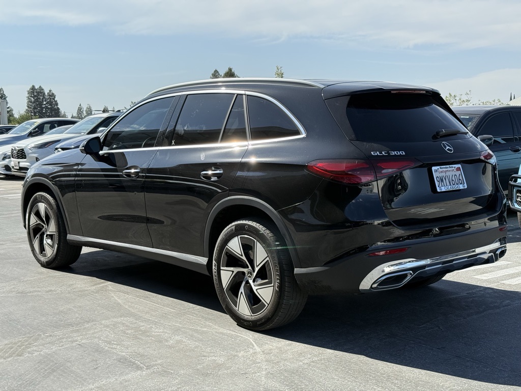 2024 Mercedes Benz GLC 300 photo 2