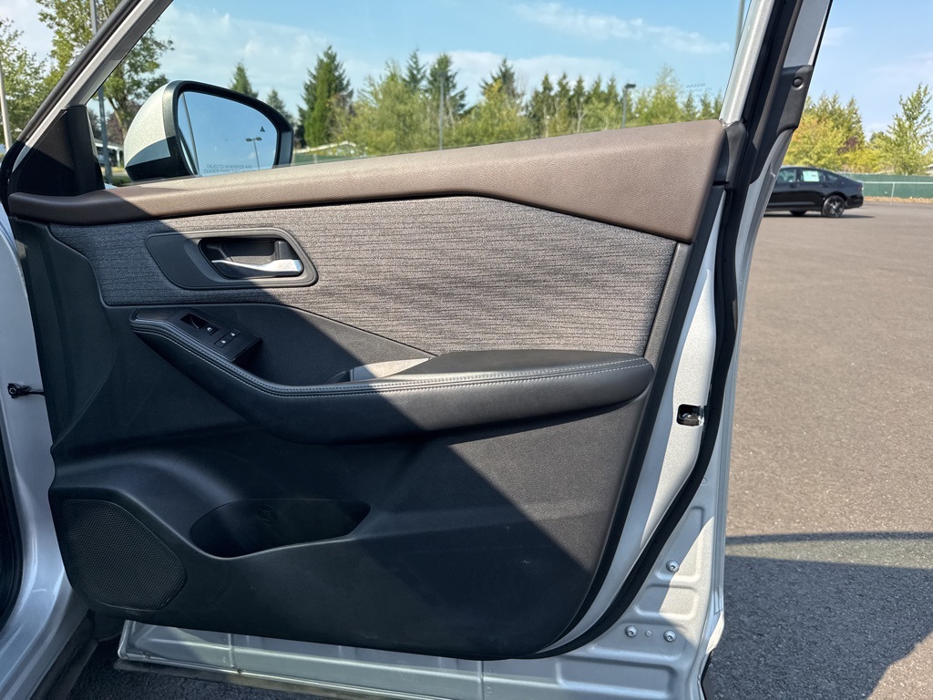2021 Nissan Rogue SV photo 24