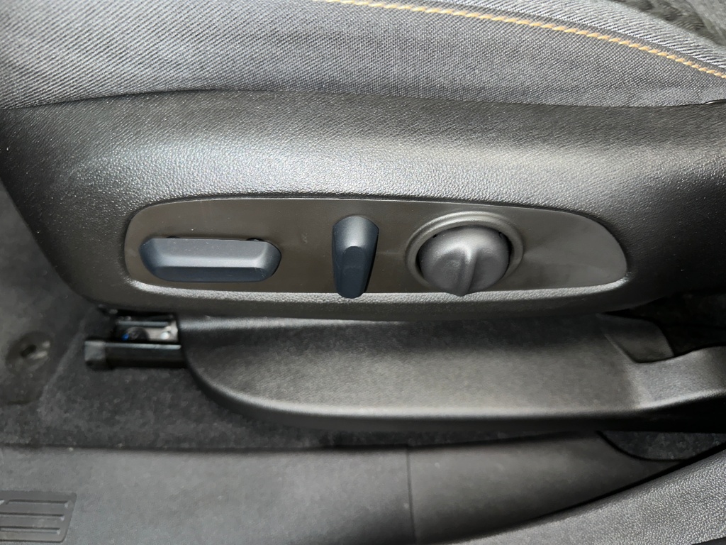 2023 Chevrolet Equinox LT photo 3