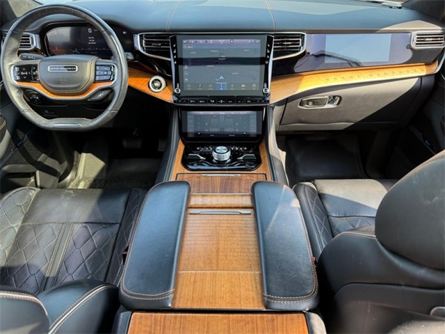 2023 Jeep Grand Wagoneer III photo 10