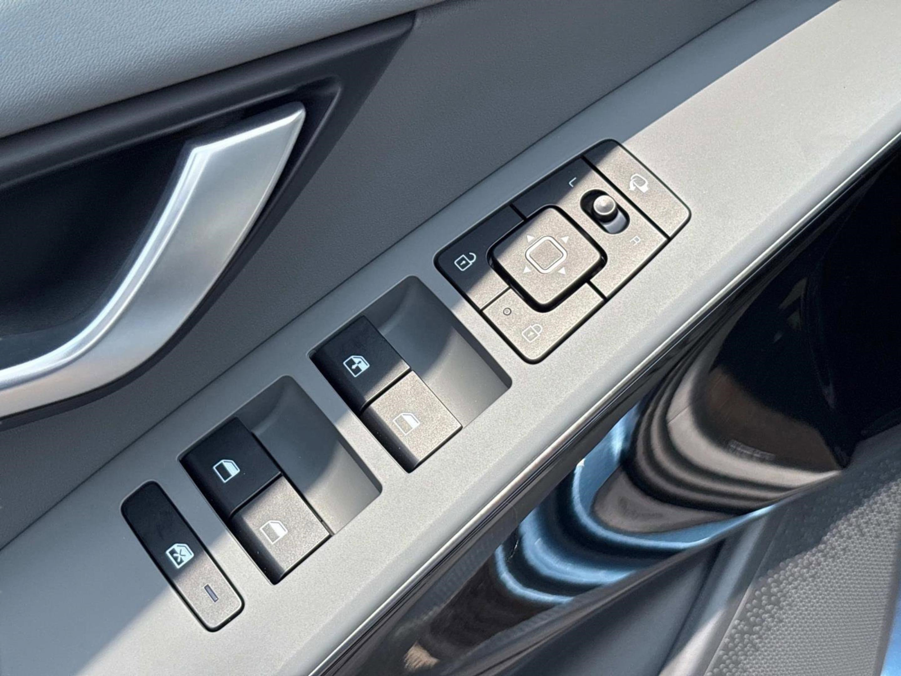 2025 Kia Niro EX Touring photo 20