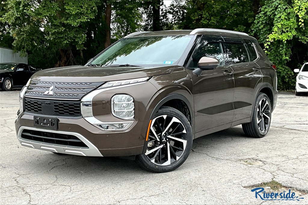 2024 Mitsubishi Outlander SEL photo 3