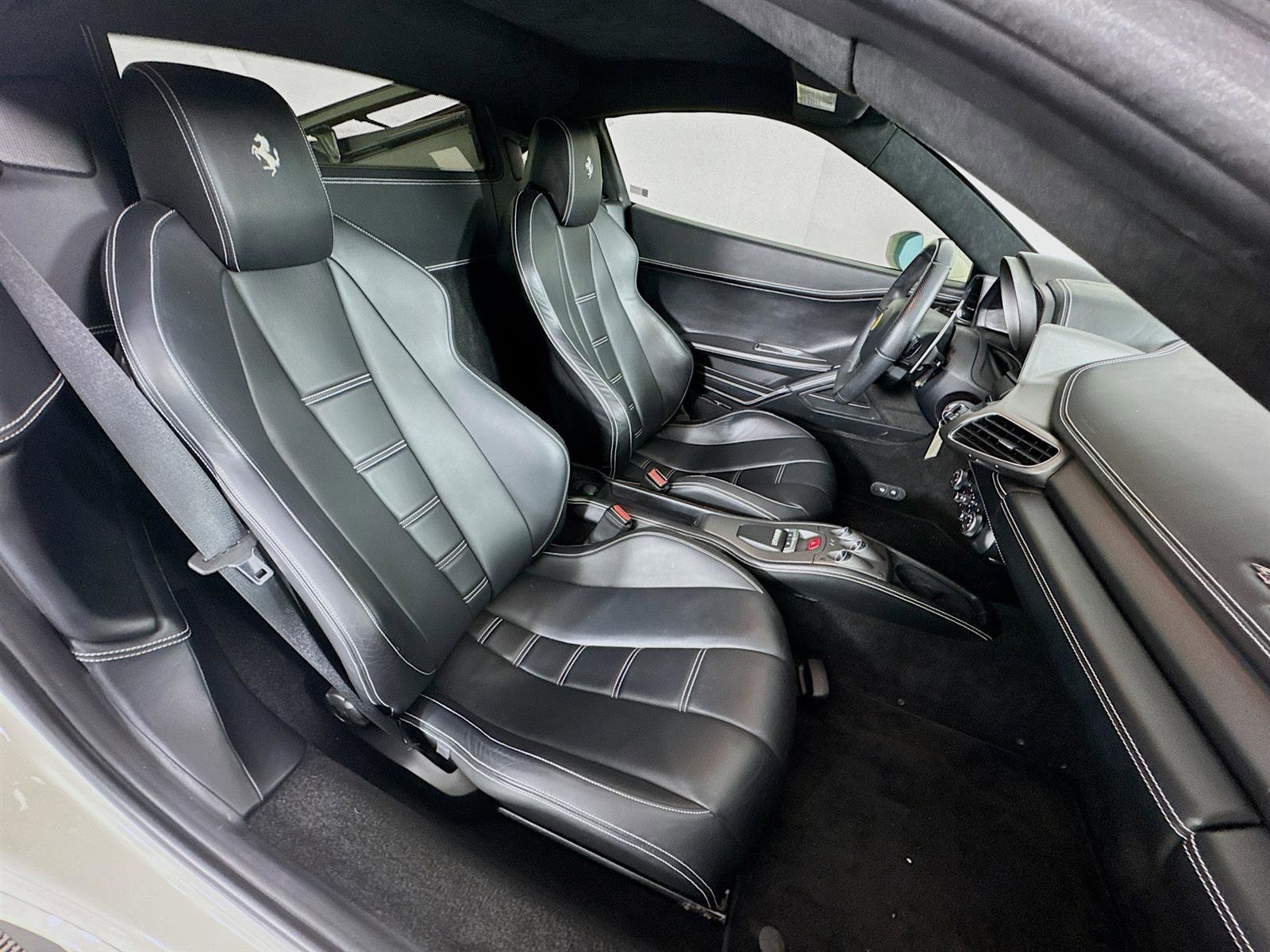 2014 Ferrari 458 Italia Base photo 17