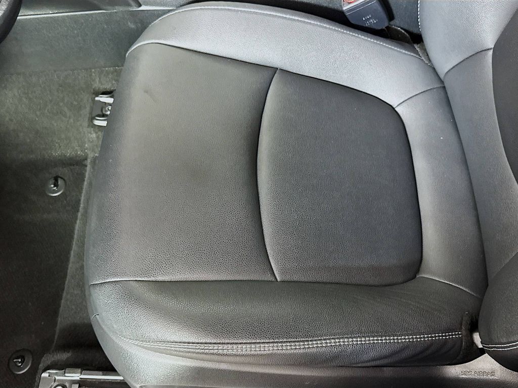 2023 Toyota Corolla Cross XLE photo 17