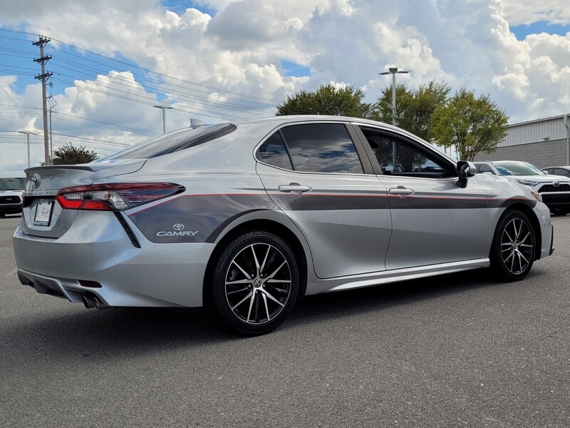 2021 Toyota Camry SE photo 3