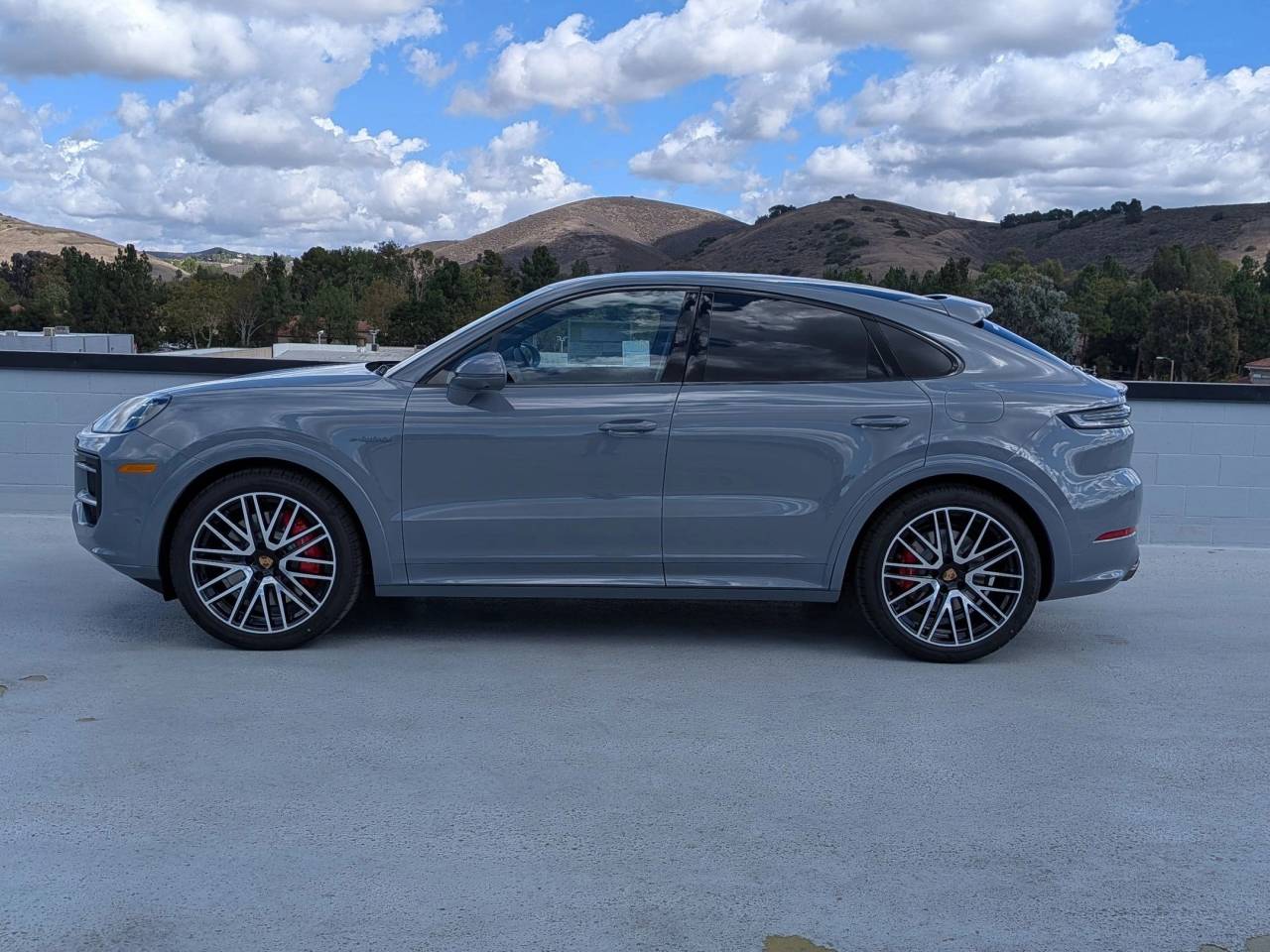 2026 Porsche Cayenne S E-Hybrid Coupe photo 2