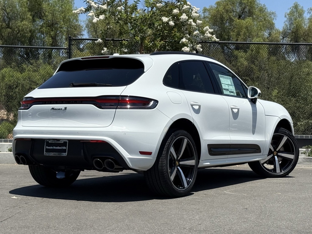 2025 Porsche Macan S photo 4
