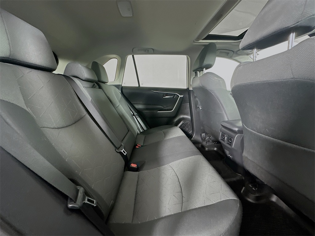 2022 Toyota RAV4 XLE photo 26