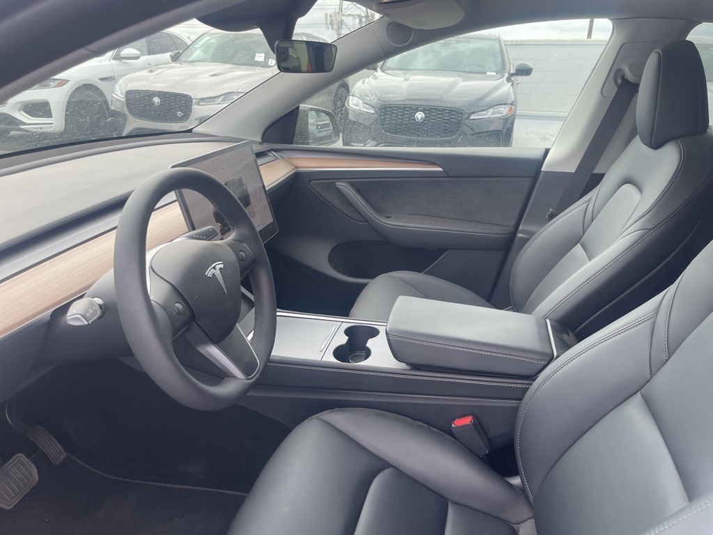 2024 Tesla Model Y Long Range photo 5