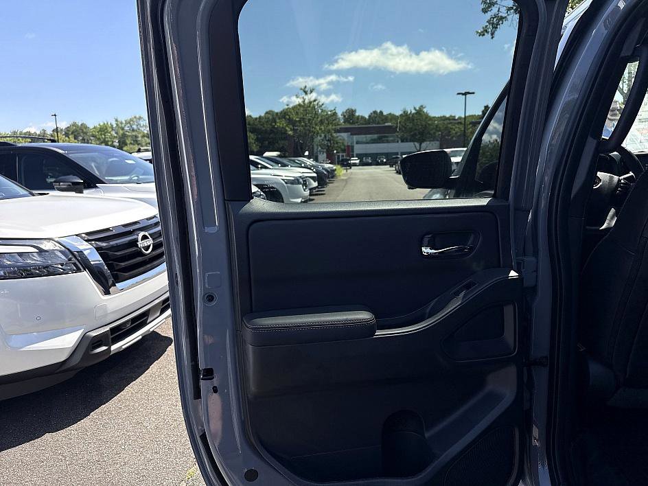 2025 Nissan Frontier PRO-4X photo 9