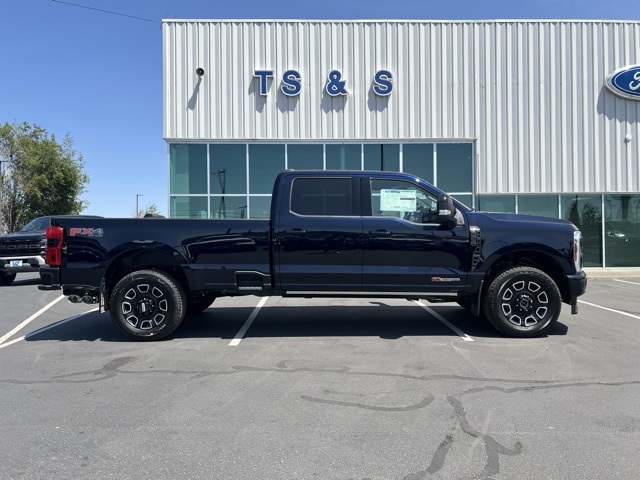 2025 Ford F-350 Platinum photo 4