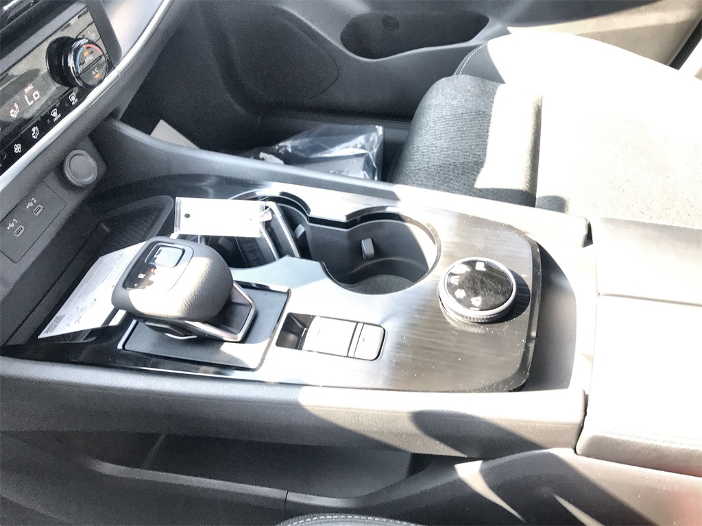 2026 Nissan Rogue SV photo 20