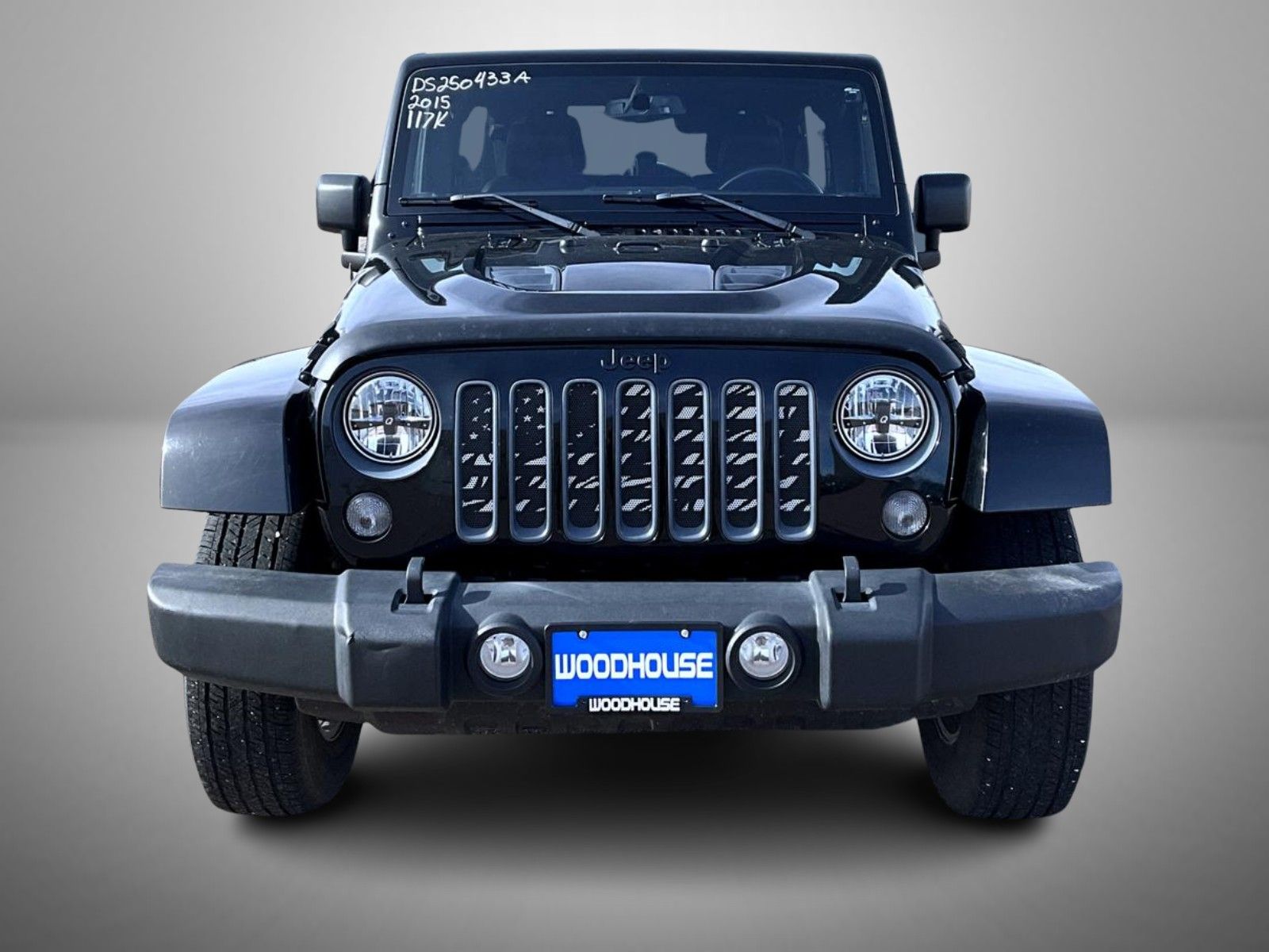 2015 Jeep Wrangler Unlimited Sahara photo 2