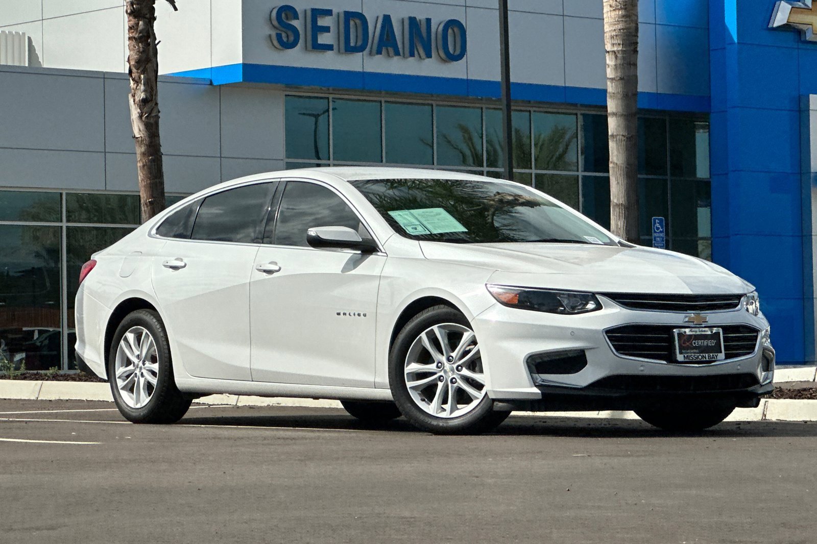 2018 Chevrolet Malibu Hybrid photo 2