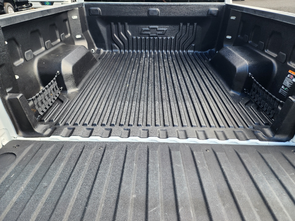2023 Chevrolet Silverado 1500 LT photo 3