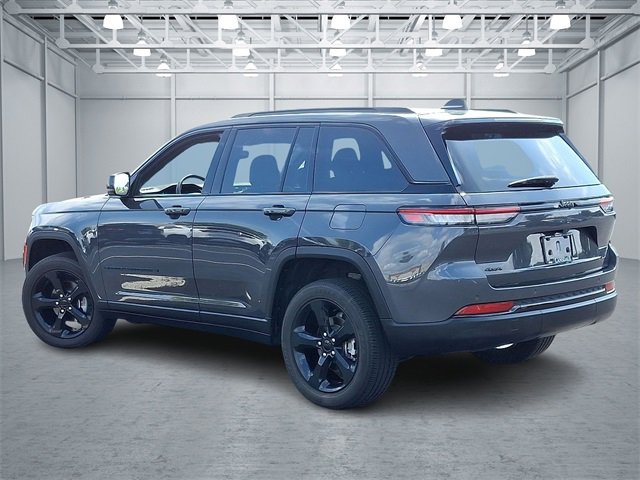2023 Jeep Grand Cherokee Altitude photo 2