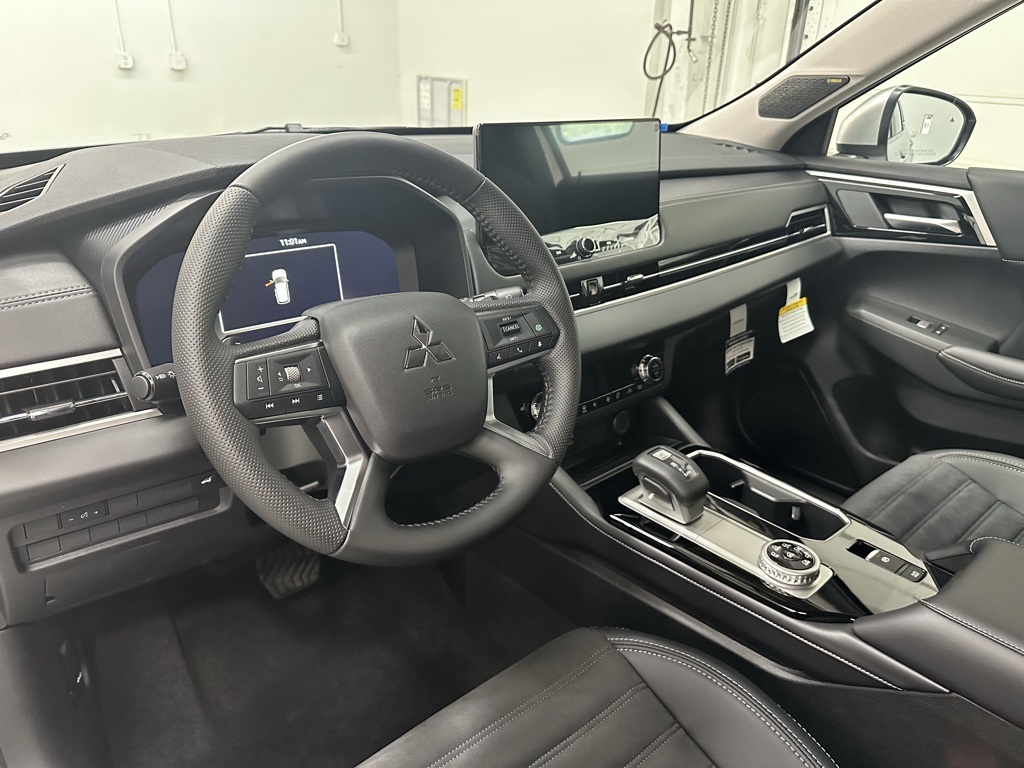 2025 Mitsubishi Outlander SE photo 14