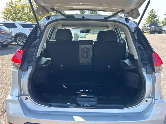 2019 Nissan Rogue S photo 9