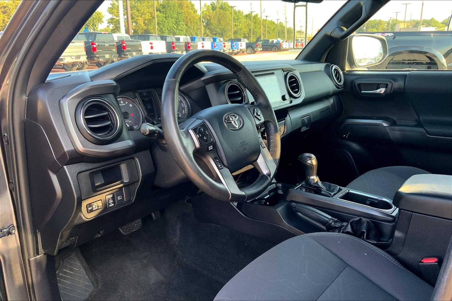 2019 Toyota Tacoma TRD photo 32